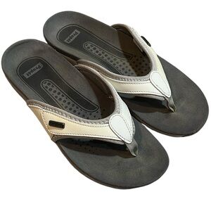 PROPET HARTLEY LEATHER THONG SANDALS WHITE GRAY SIZE 7